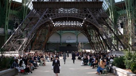 chanel fw 2018 19 grand palais scenografi|FALL.